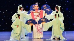 学生参加演出剧照