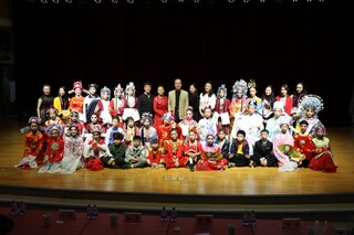研究院老师带学生参加戏曲技能赛