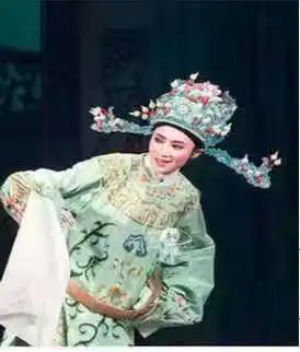 周春华  老师